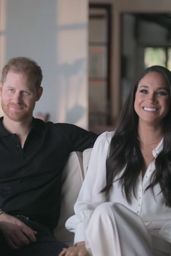 Harry e Meghan Escapando do Palacio